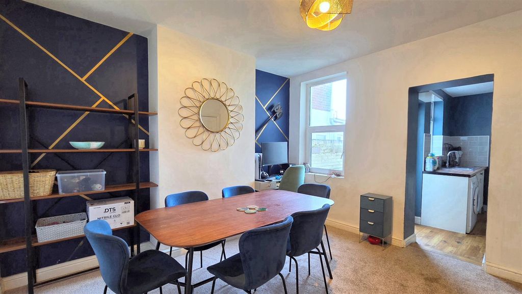 Property photo 3 of 11 Dining Room