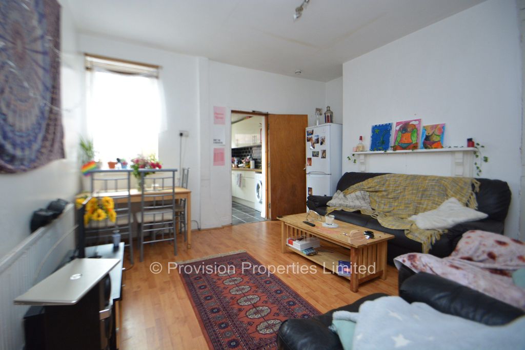 Property photo 3 of 9 Photo