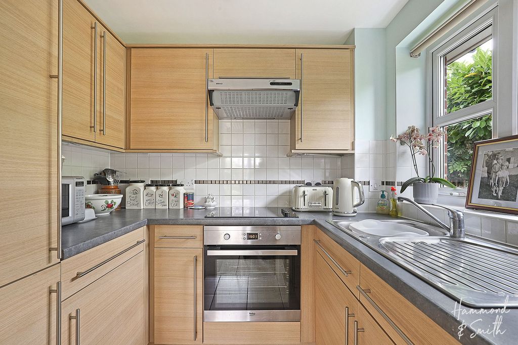 Additional image 6 of 1 bed flat for saleHigh Street, Epping CM16