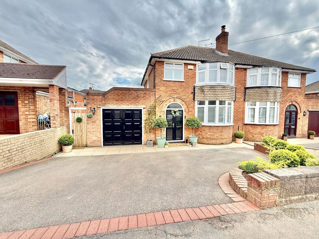 Property photo 1 of 32