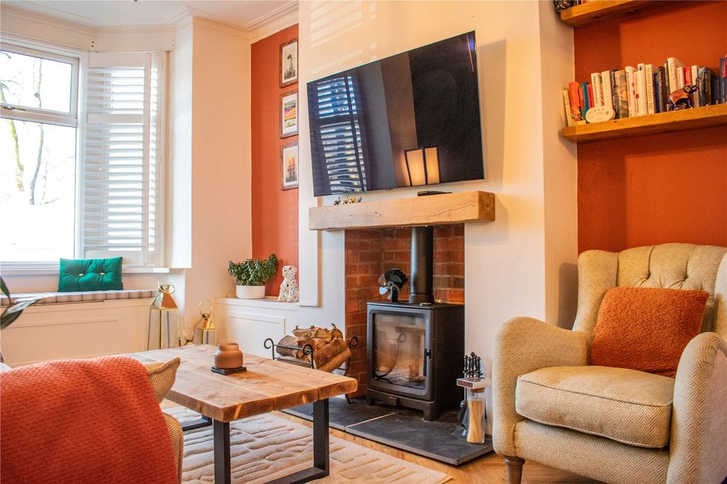 Property photo 3 of 25 Lounge