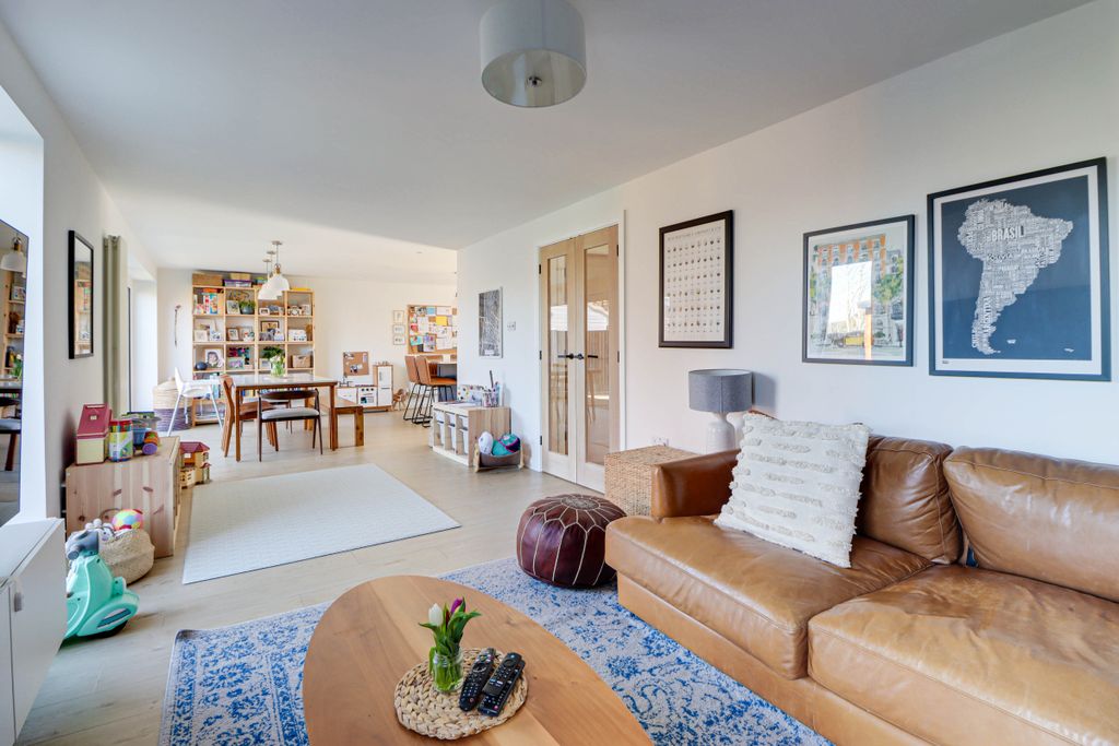 Property photo 3 of 24 Lounge/Kitchen/Diner