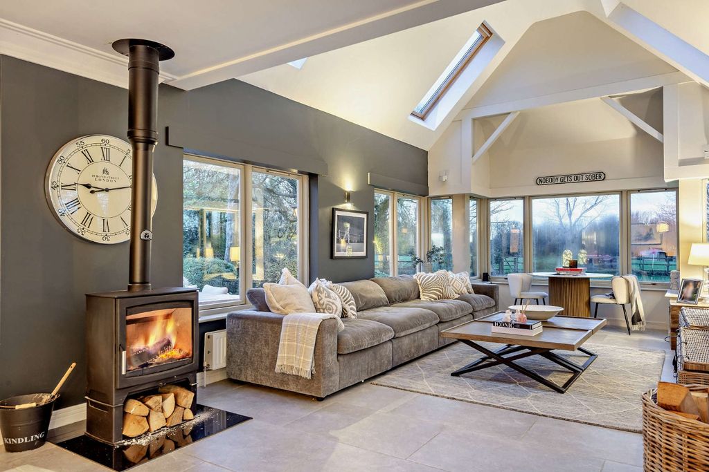 Property photo 3 of 26 Garden Room