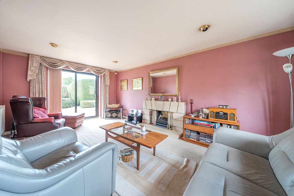Property photo 3 of 11