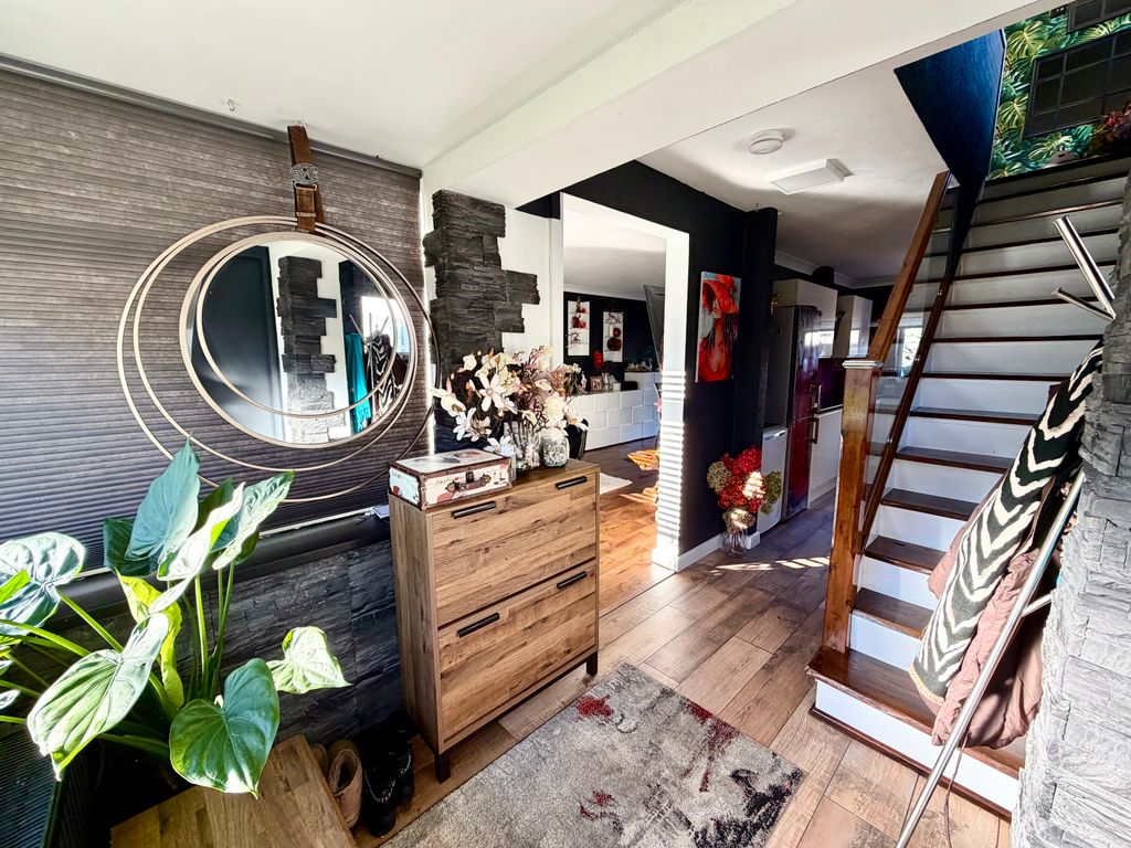 Property photo 2 of 17 Img_0430