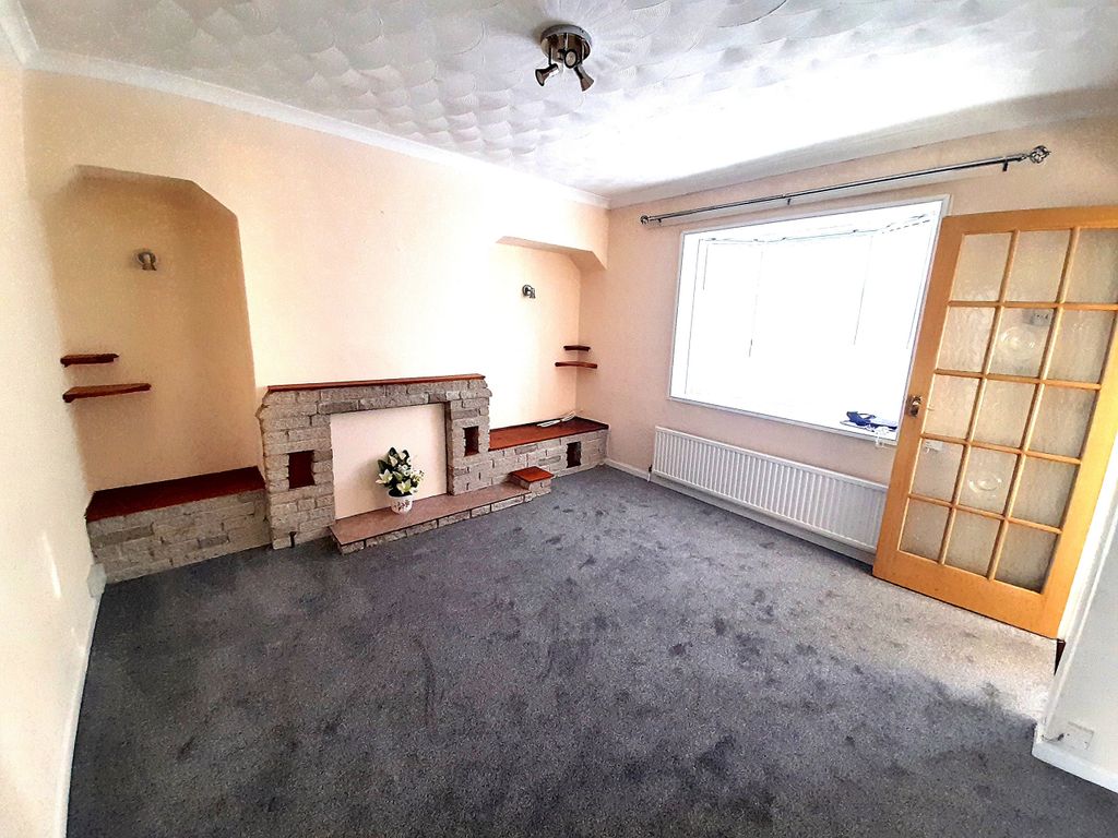 Property photo 3 of 16 Lounge