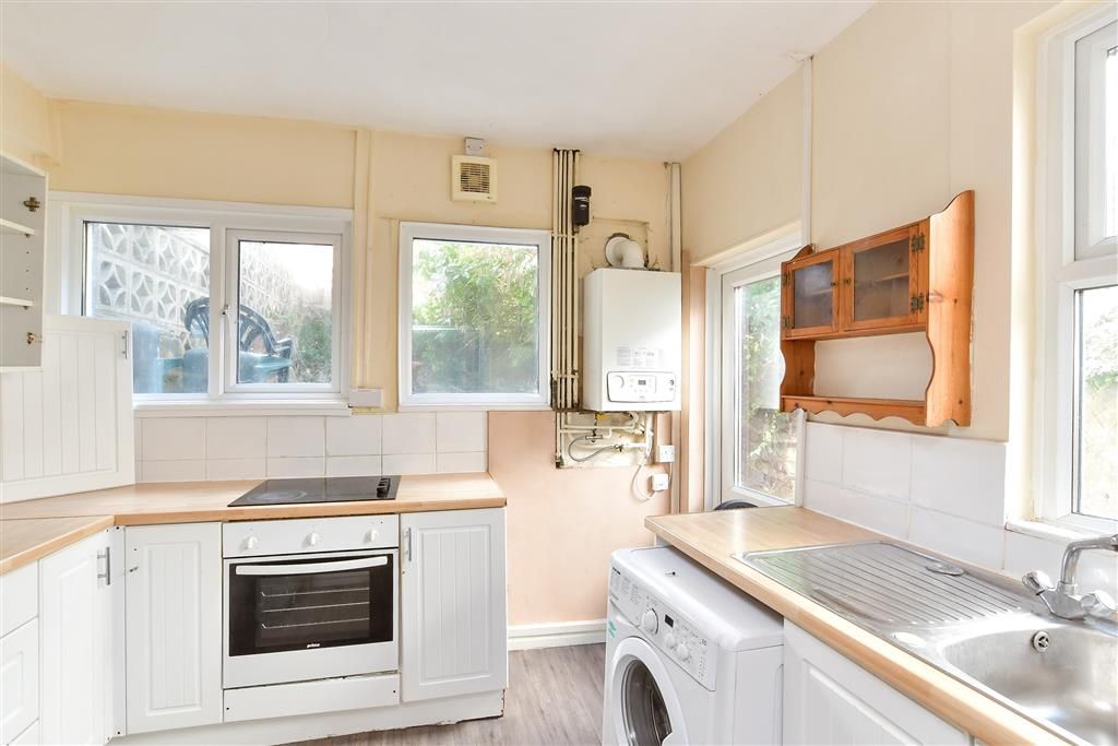 Property photo 2 of 11 Kitchen