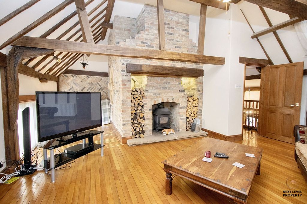 Property photo 2 of 40