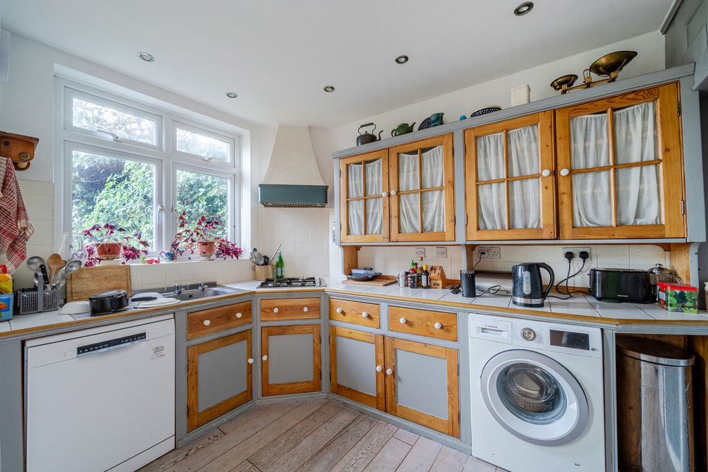 Property photo 2 of 20 Kitchen