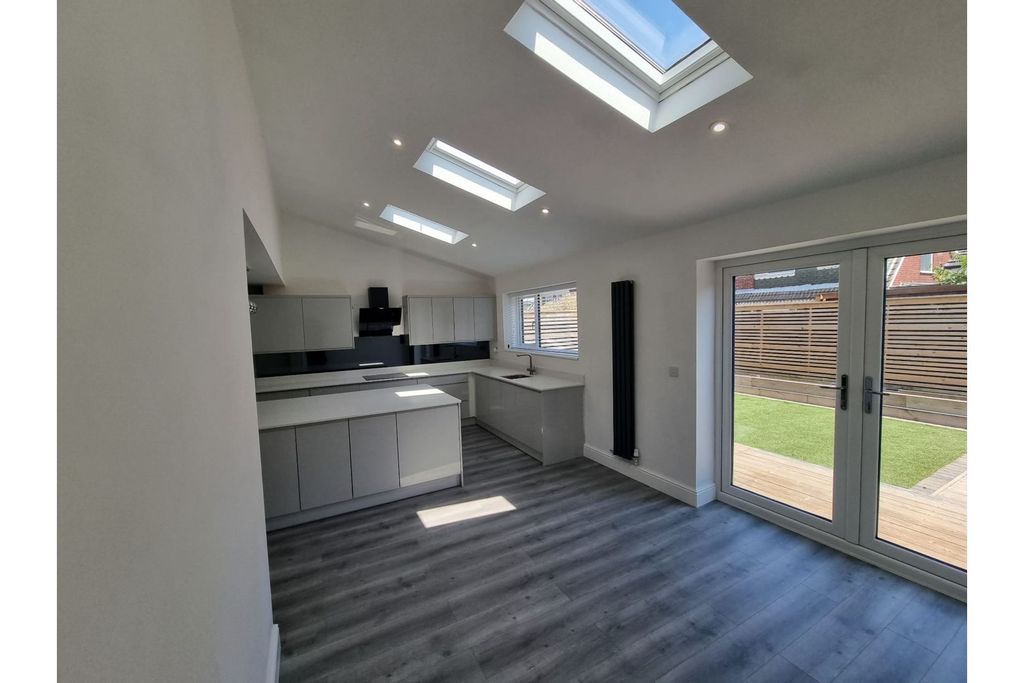 Property photo 2 of 41