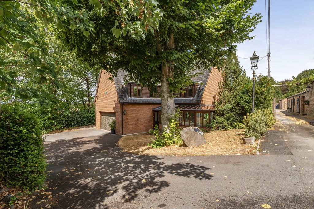 Property photo 1 of 25 .