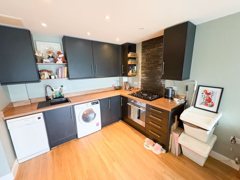 Property photo 3 of 8 Photo 6