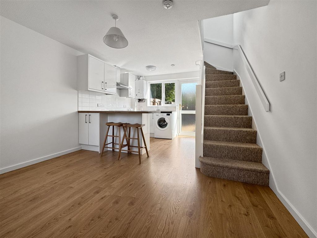 Property photo 2 of 11 Ground Floor
