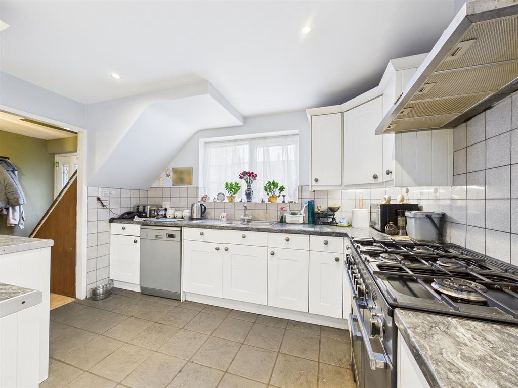 Property photo 2 of 36 Cam01358G0-Pr0191-Still007.Jpg