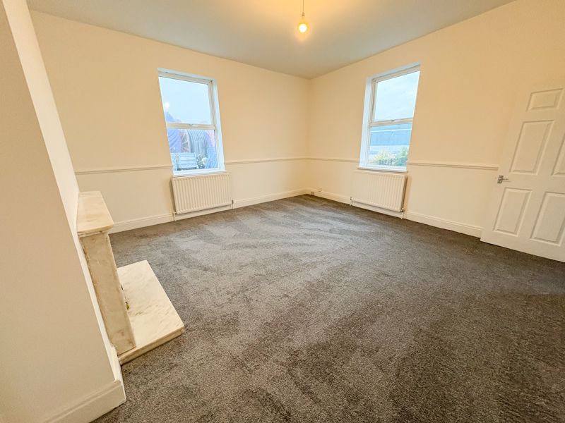 Property photo 3 of 12 Photo 5