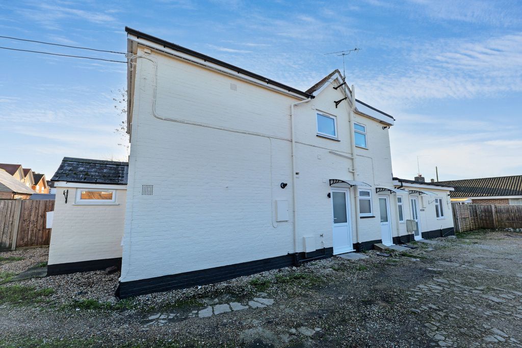 Property photo 2 of 21 69 Headley Road, Liphook, Hampshire, Gu30 7Pr