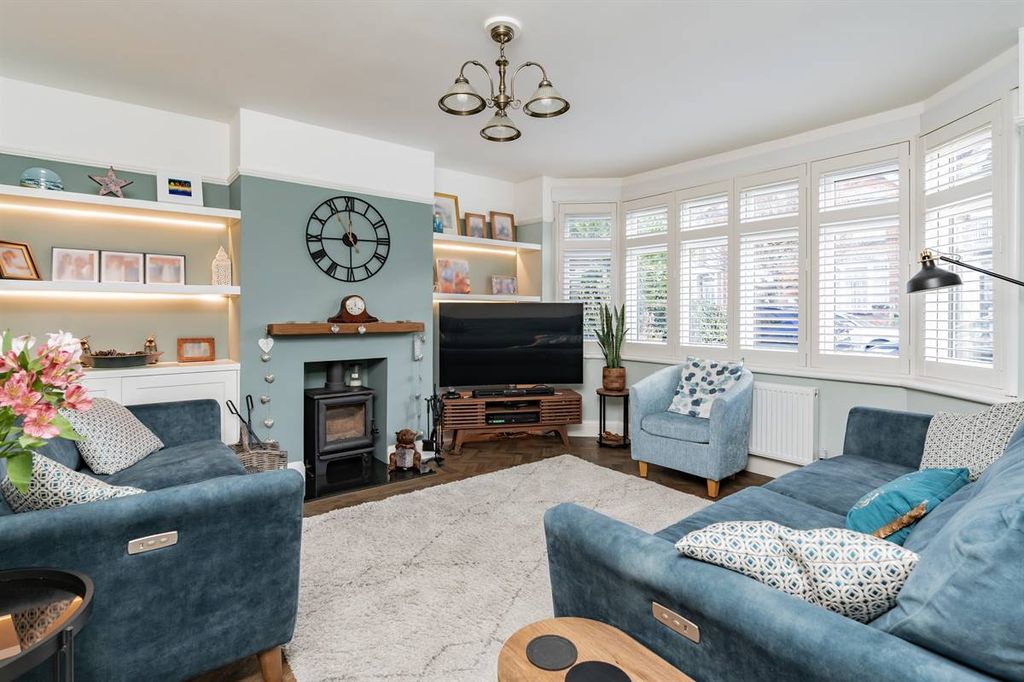 Property photo 2 of 28