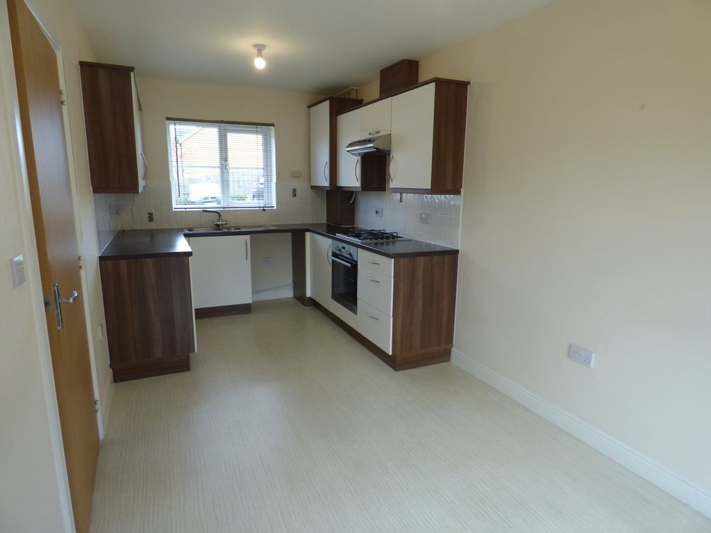 Property photo 2 of 10 Kitchen