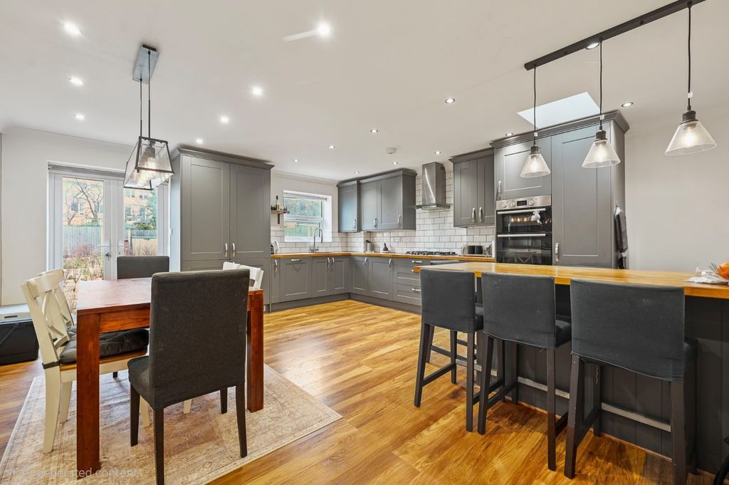 Property photo 1 of 12 Kitchen Diner