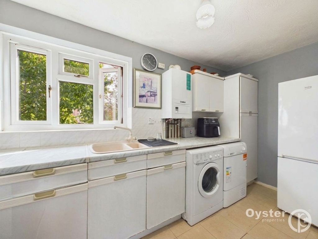 Property photo 3 of 13 Kitchen