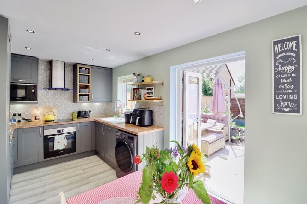 Property photo 2 of 16 854879C1-0624-4Db5-8Afe-92374F3D54Fe_1_105_c