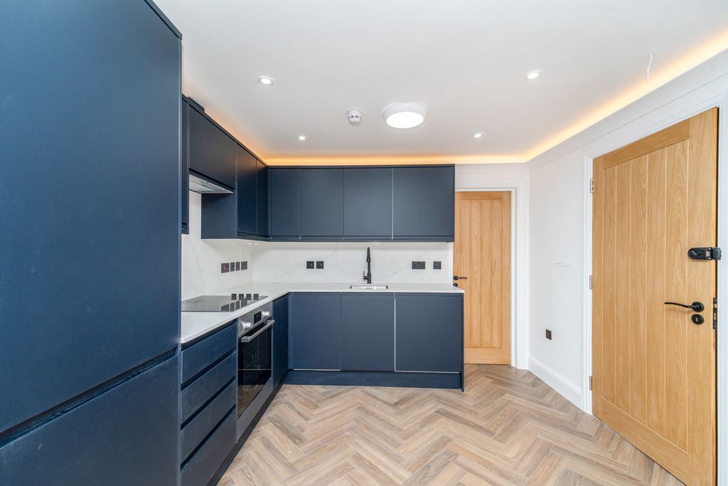 Property photo 3 of 17 Pbox-Img.Jpg