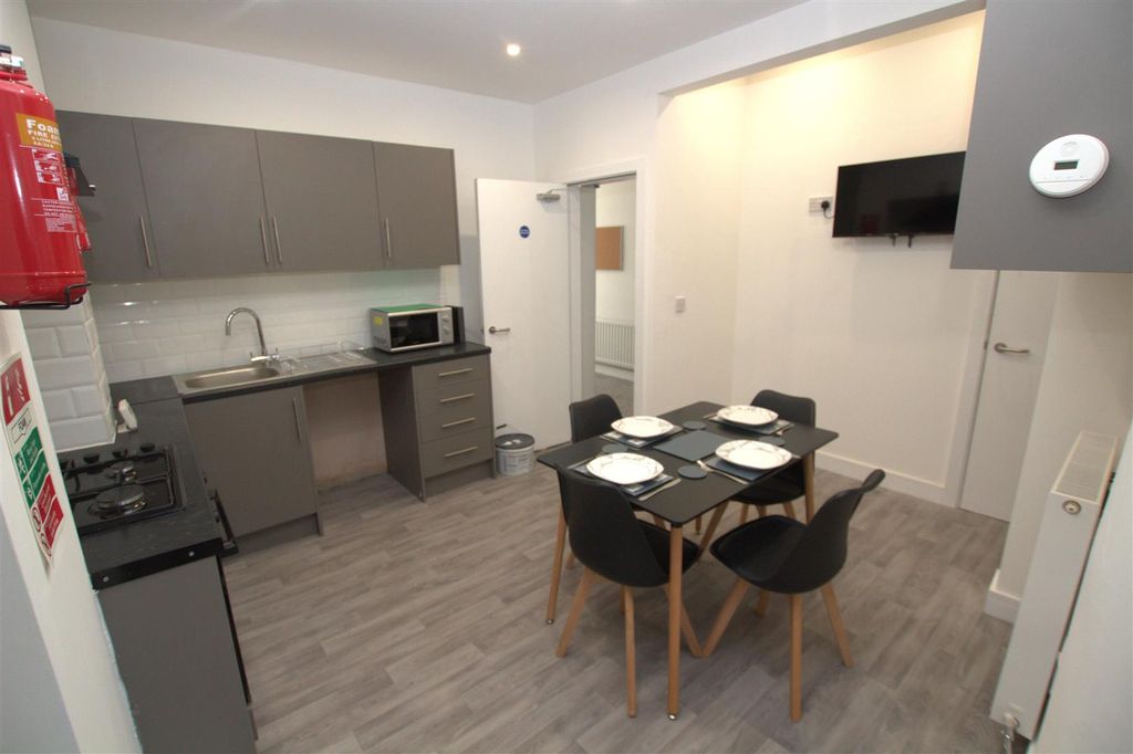 Property photo 2 of 10 Kitchen Diner .Jpg