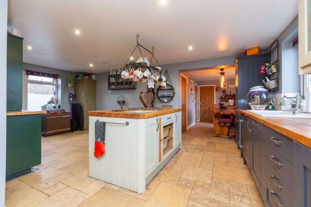 Property photo 2 of 17 Kitchen Diner