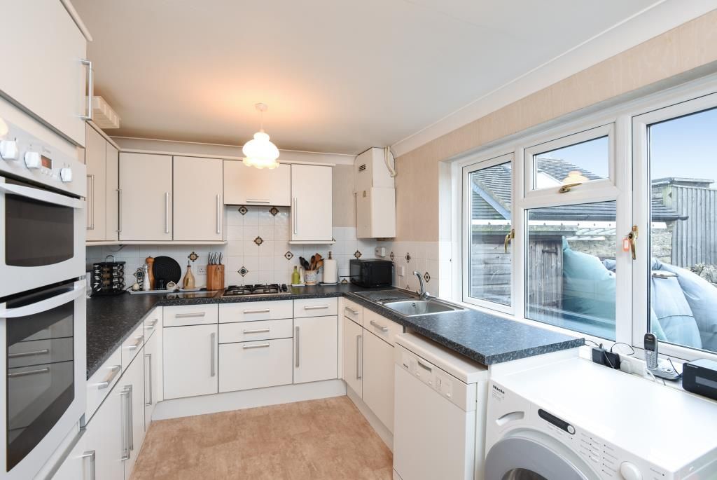 Property photo 2 of 10 Kitchen