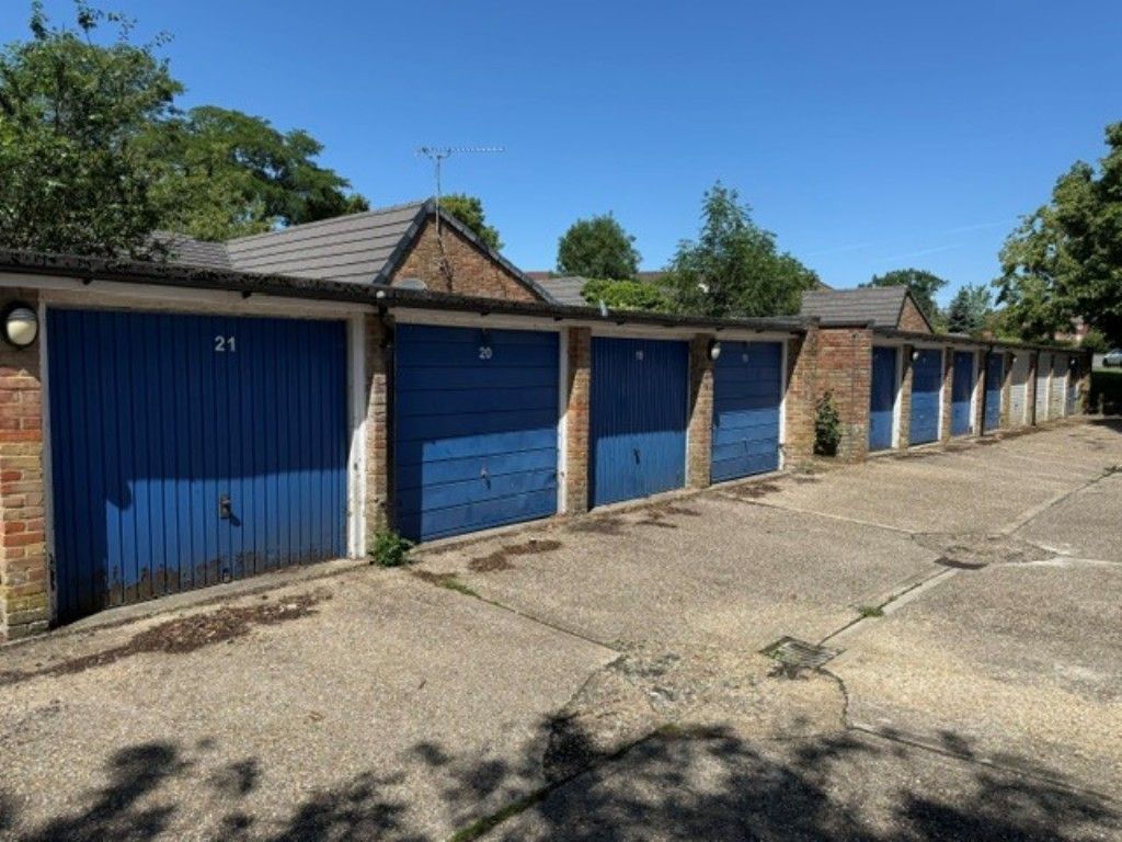 Property photo 1 of 9 Garages 18 - 21
