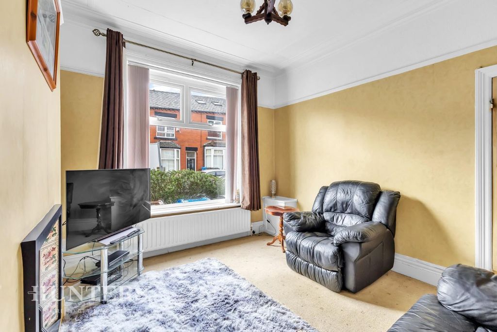 Property photo 3 of 17 Living Room