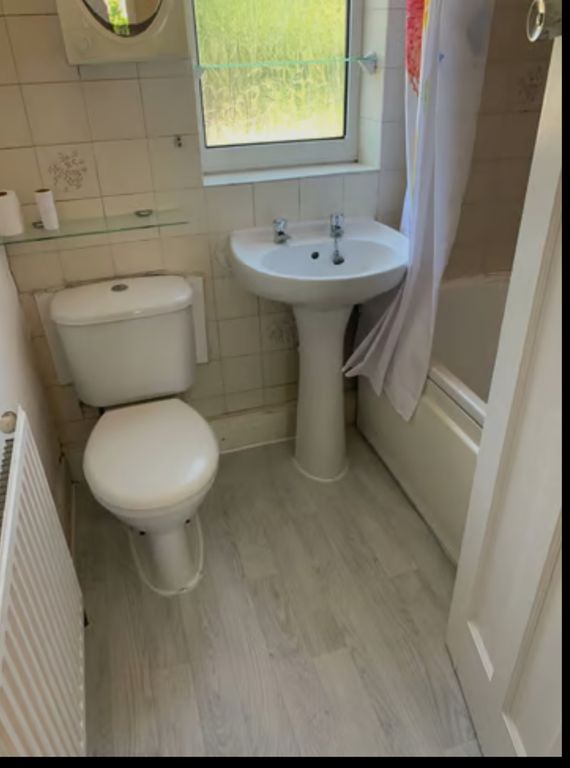 Property photo 3 of 10 A Bright And Clean Bathroom With Modern Fixtures, ...