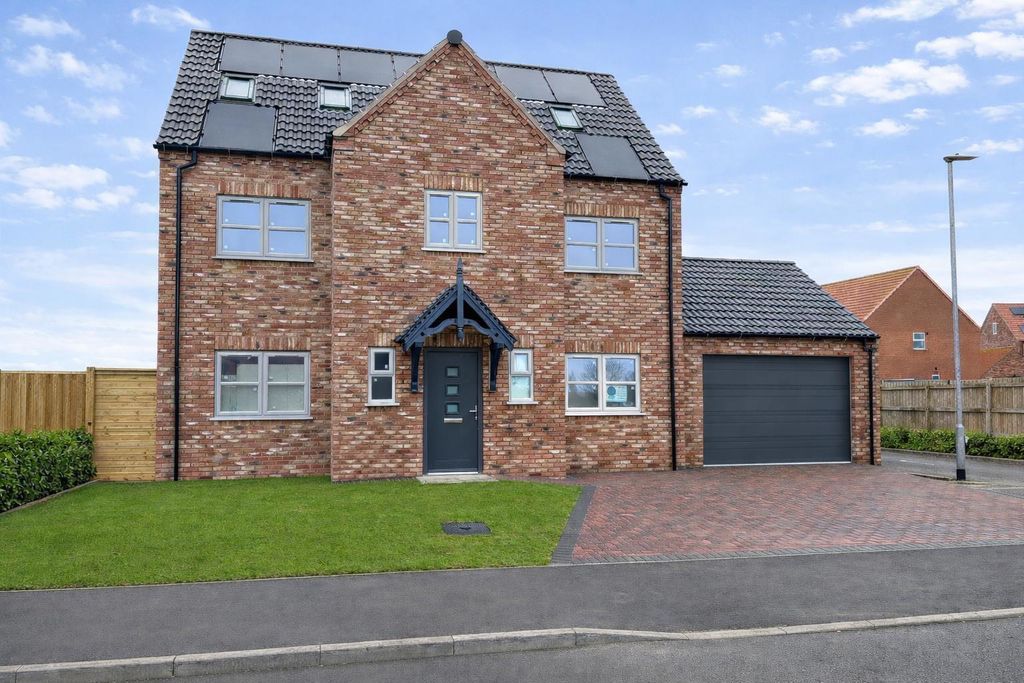 Property photo 1 of 13 Frontal