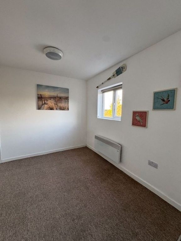 Property photo 3 of 7 Photo 7