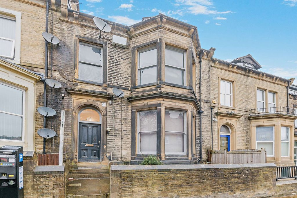 Property photo 1 of 41