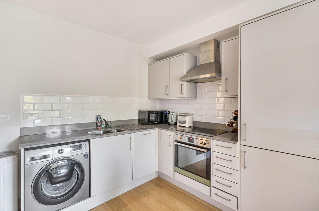 Property photo 3 of 11 1364377-15-68F658...