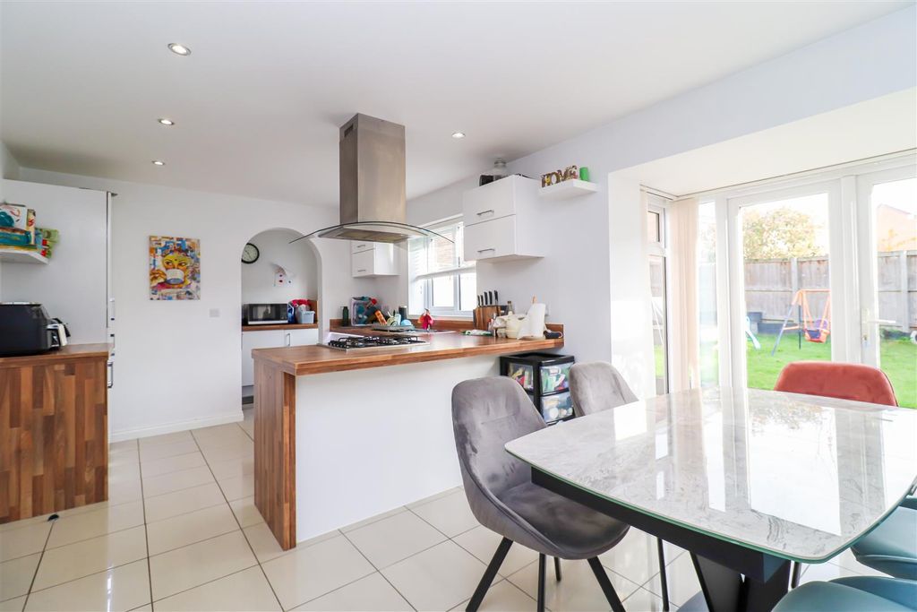 Property photo 3 of 16 Dining Kitchen