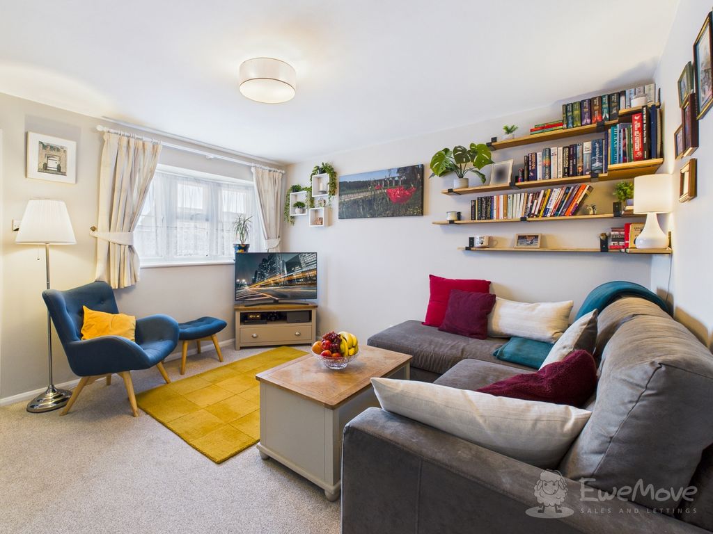 Property photo 3 of 13 Living Room