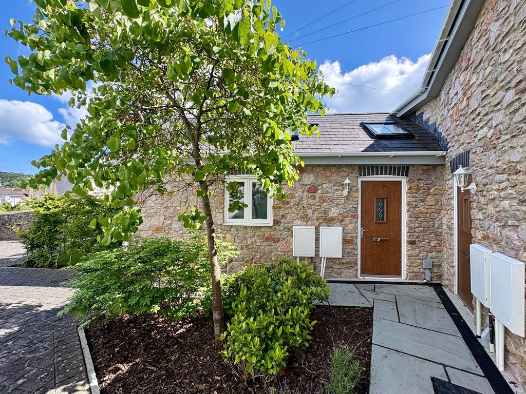 Property photo 2 of 19