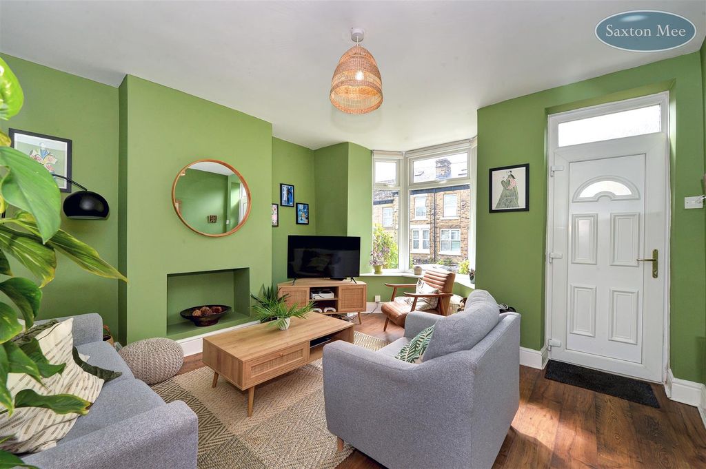 Property photo 3 of 24 150 Lydgate Lane - Lounge 675.Jpg