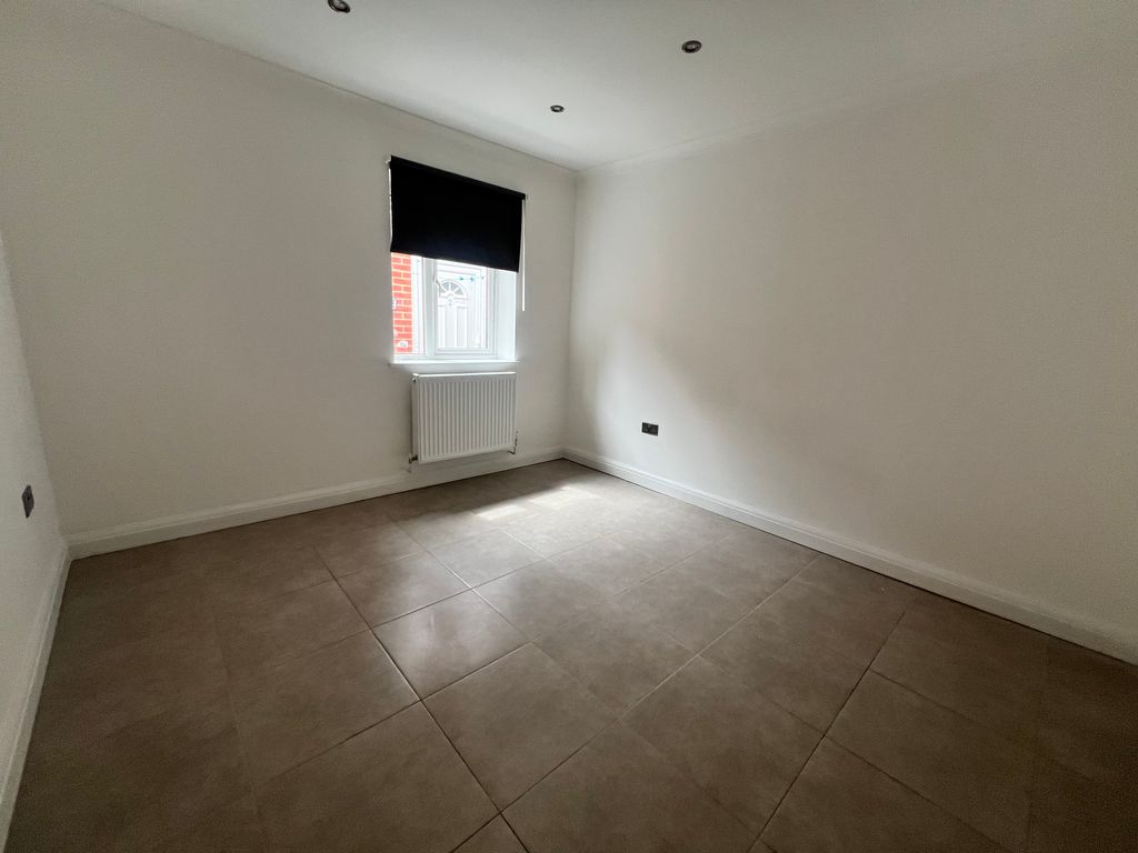Property photo 3 of 5 Bedroom