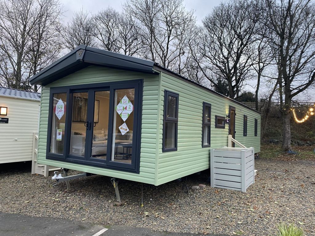 Property photo 1 of 4 Arlington 5