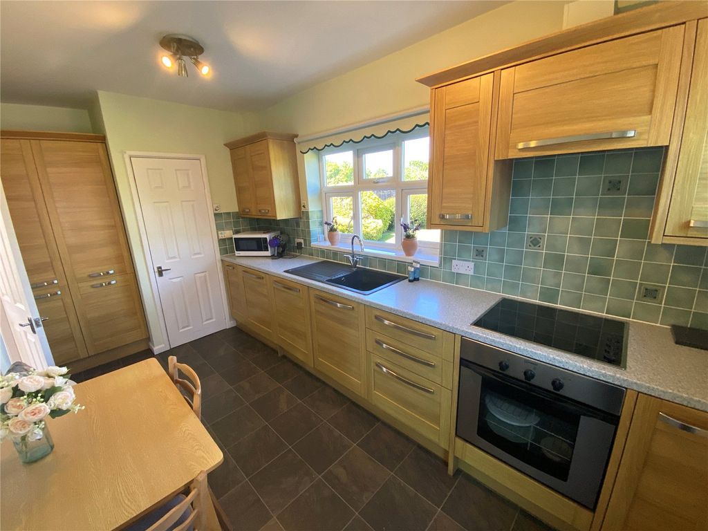 Property photo 3 of 31 Picture No. 23