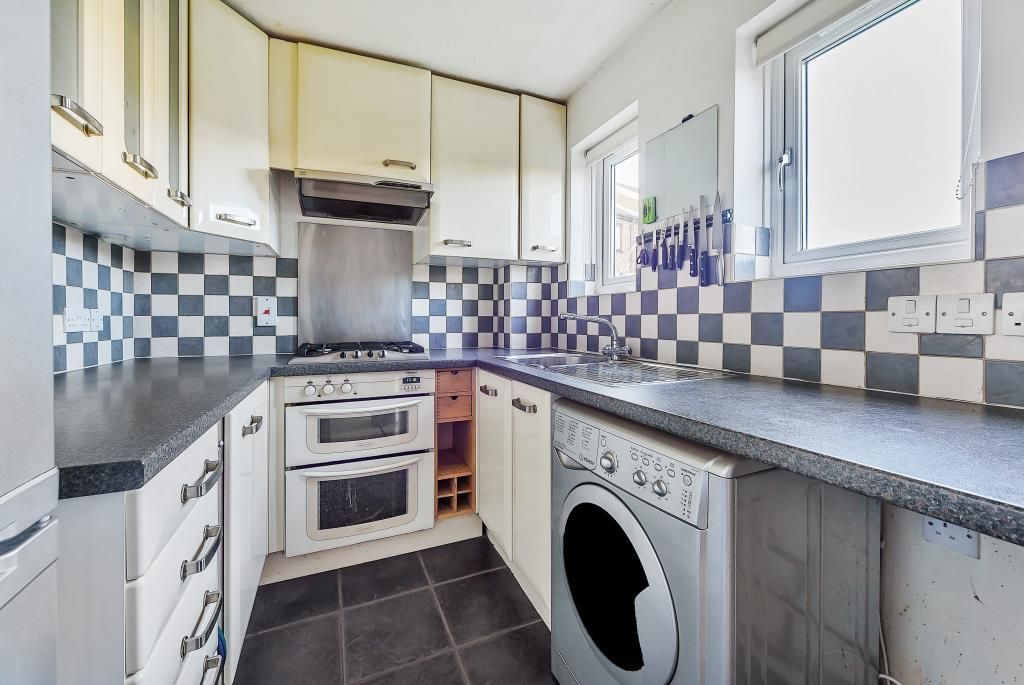 Property photo 3 of 7 Kitchen