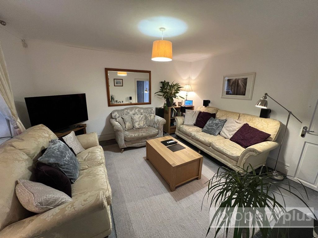 Property photo 3 of 17 Picture No. 02