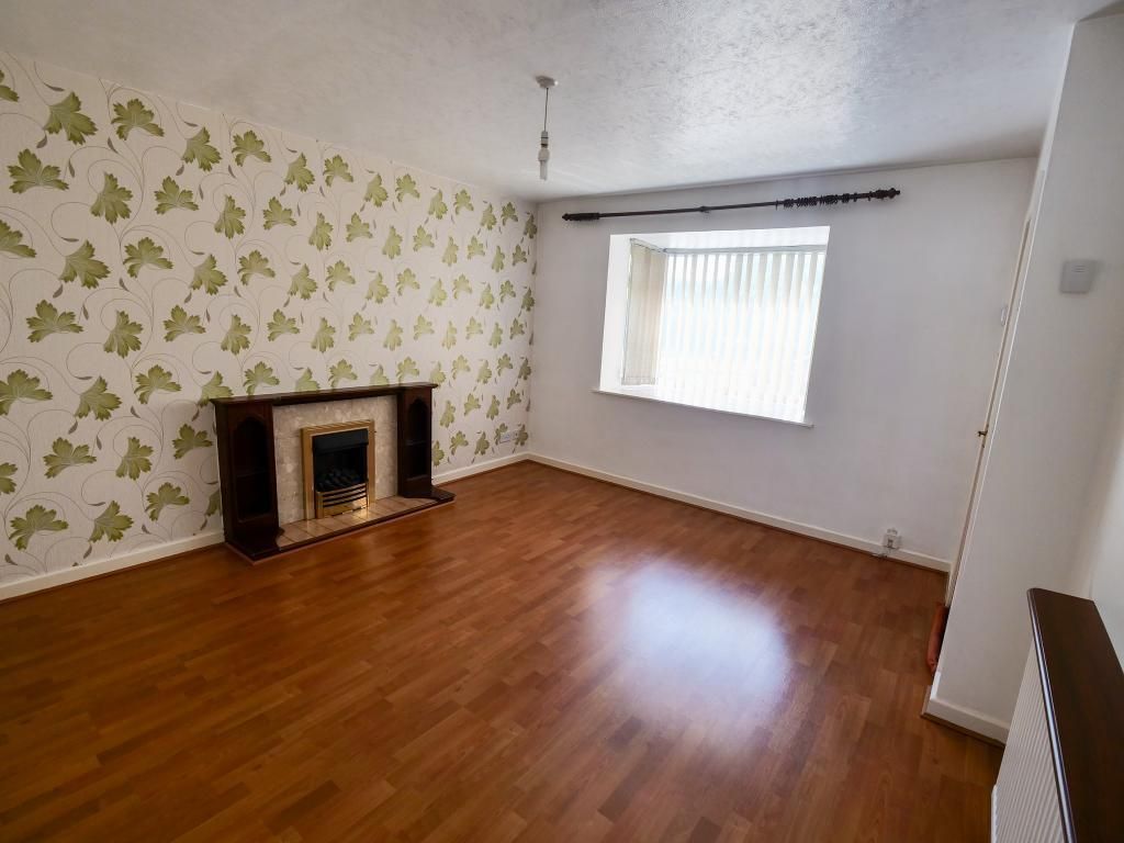 Property photo 2 of 11 Living Room