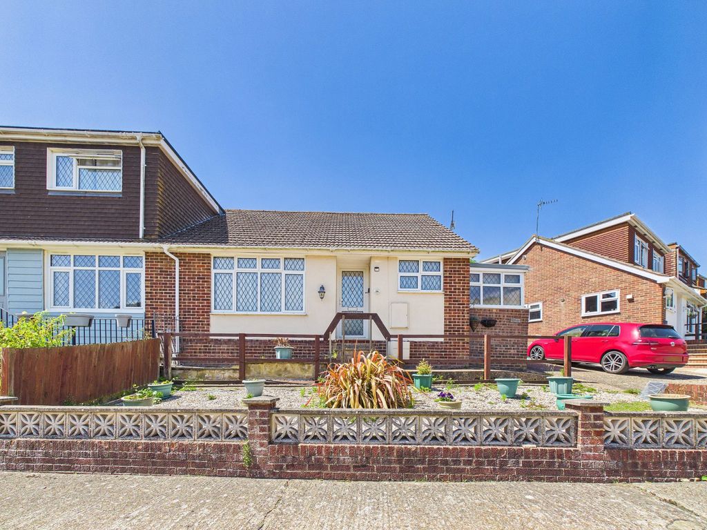 Property photo 1 of 15 Valebrook Close