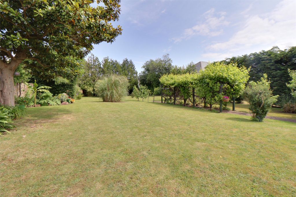 Property photo 2 of 19 Picture No. 33
