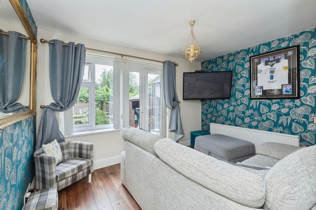 Property photo 2 of 21 Pbox-Img.Jpg