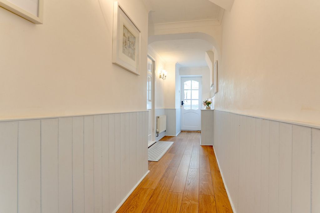 Property photo 3 of 33